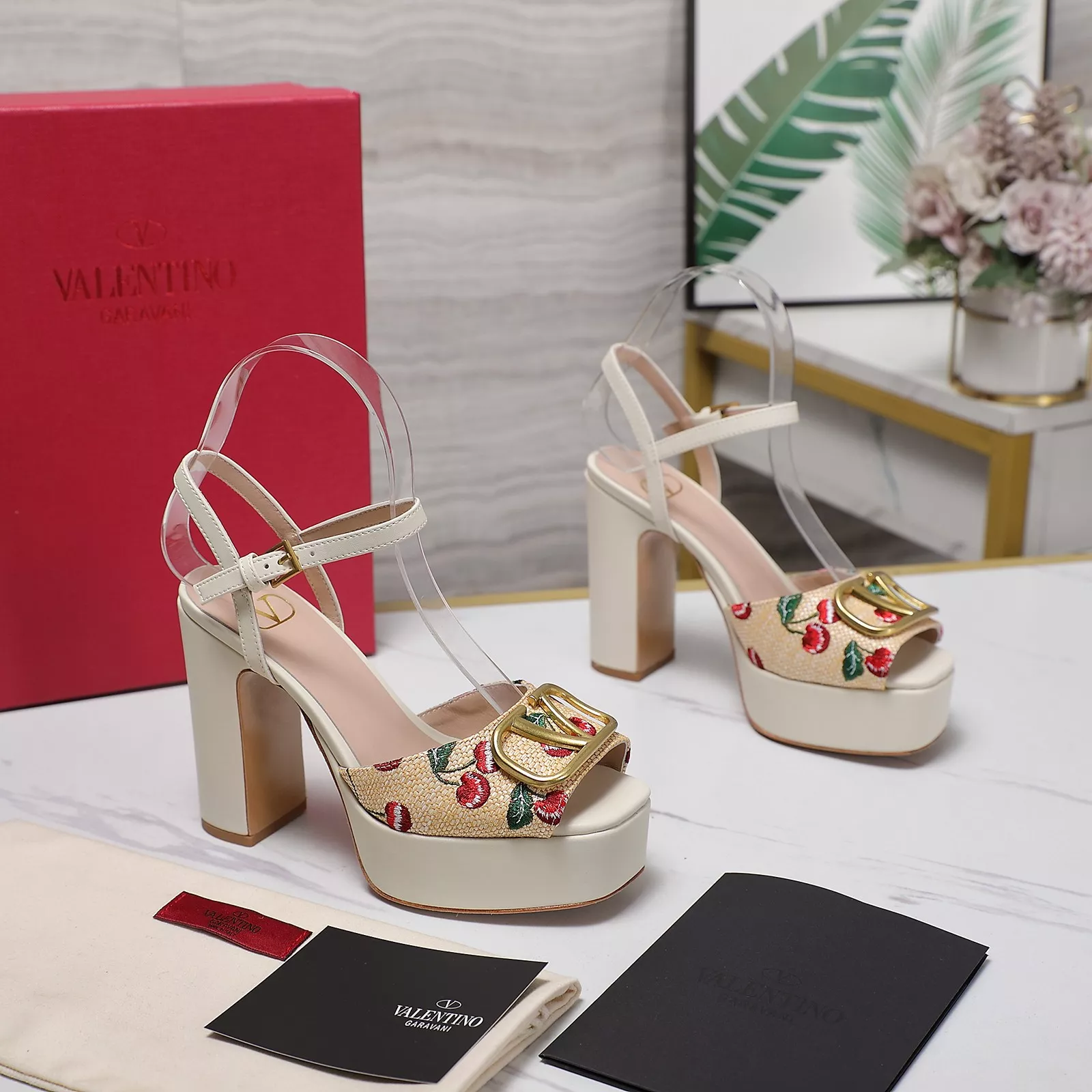 Versatile 1511 Valentino Sandal For Women