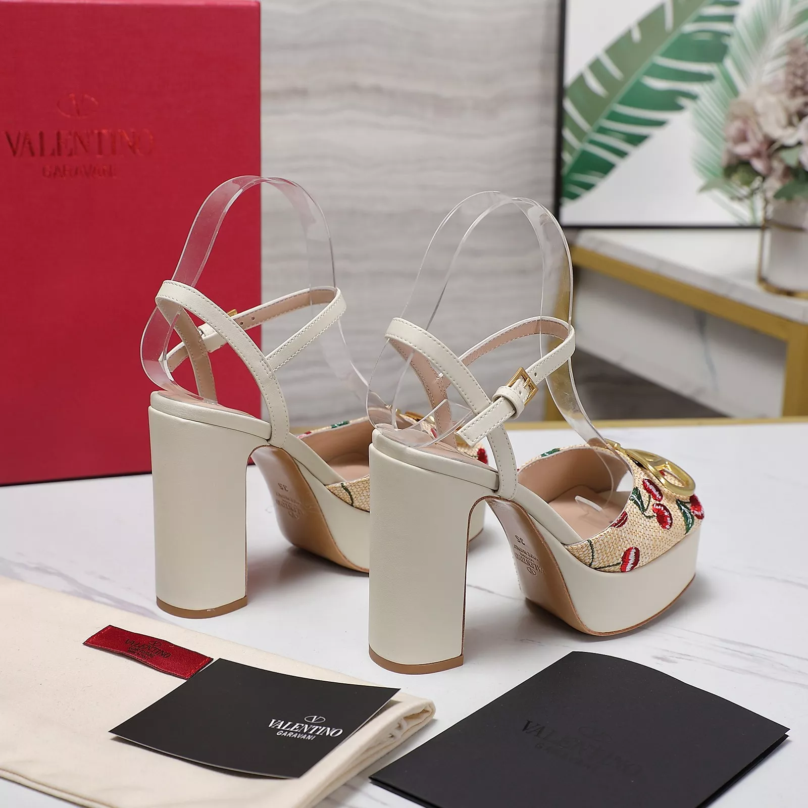 Versatile 1511 Valentino Sandal For Women