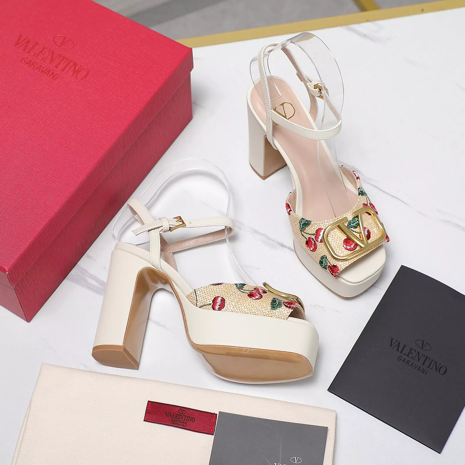 Versatile 1511 Valentino Sandal For Women