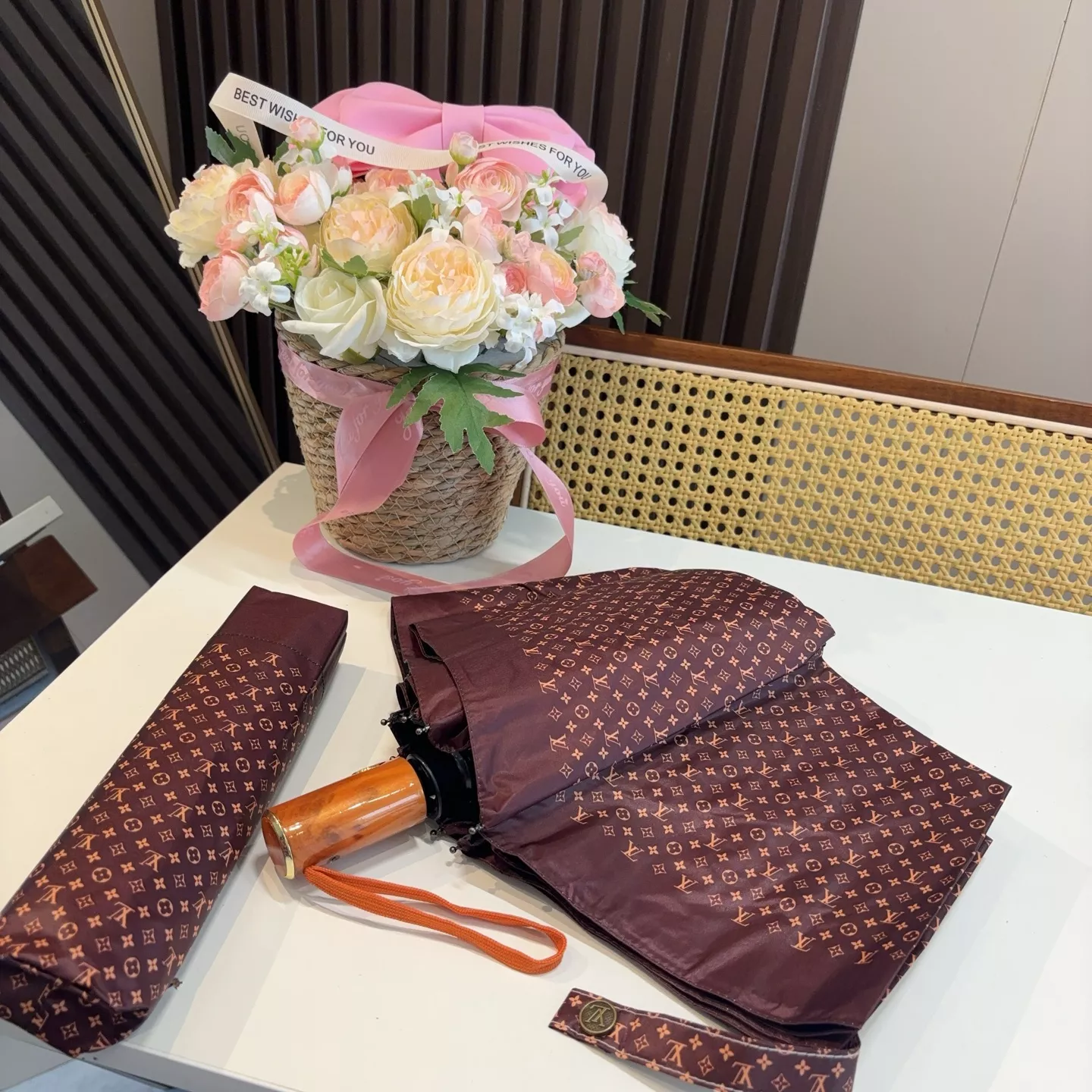 Versatile 1600 Louis Vuitton Umbrellas