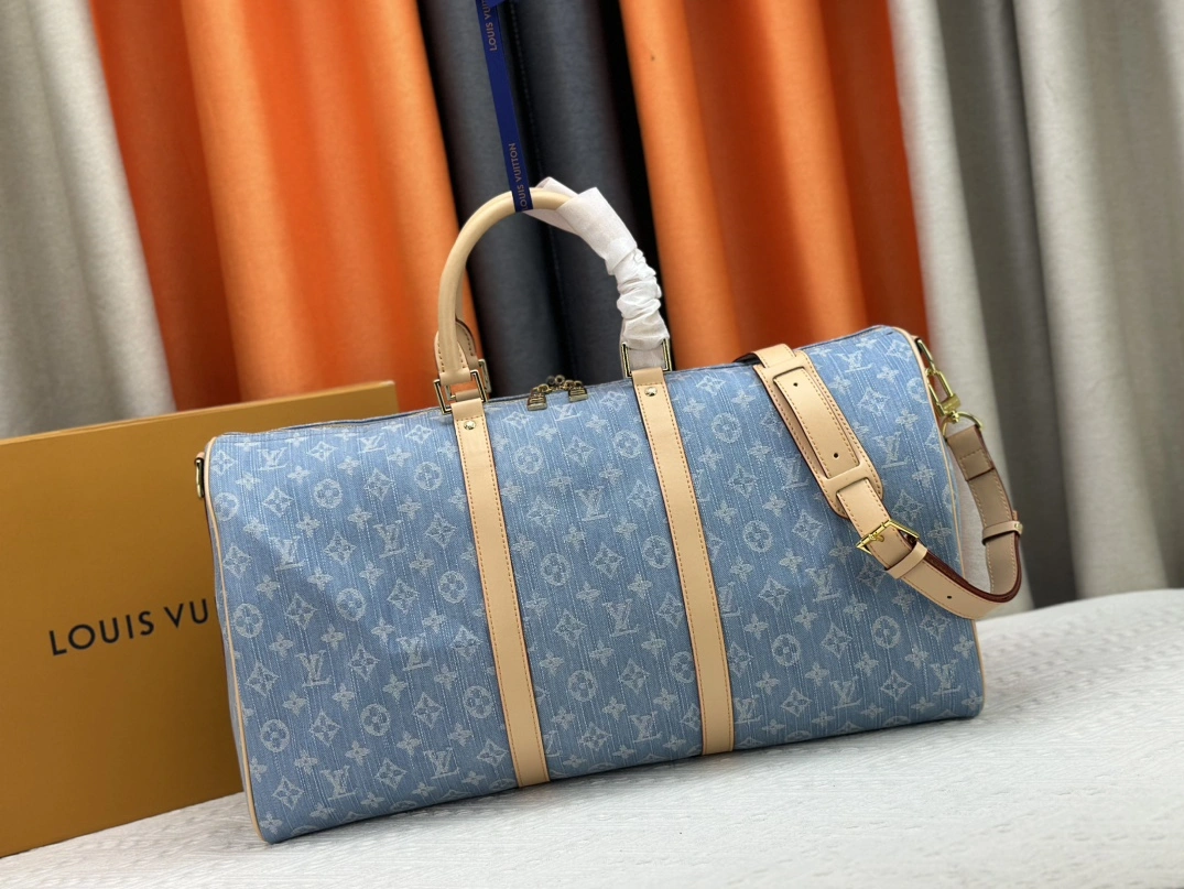 Versatile 1780 Louis Vuitton Travel Bags
