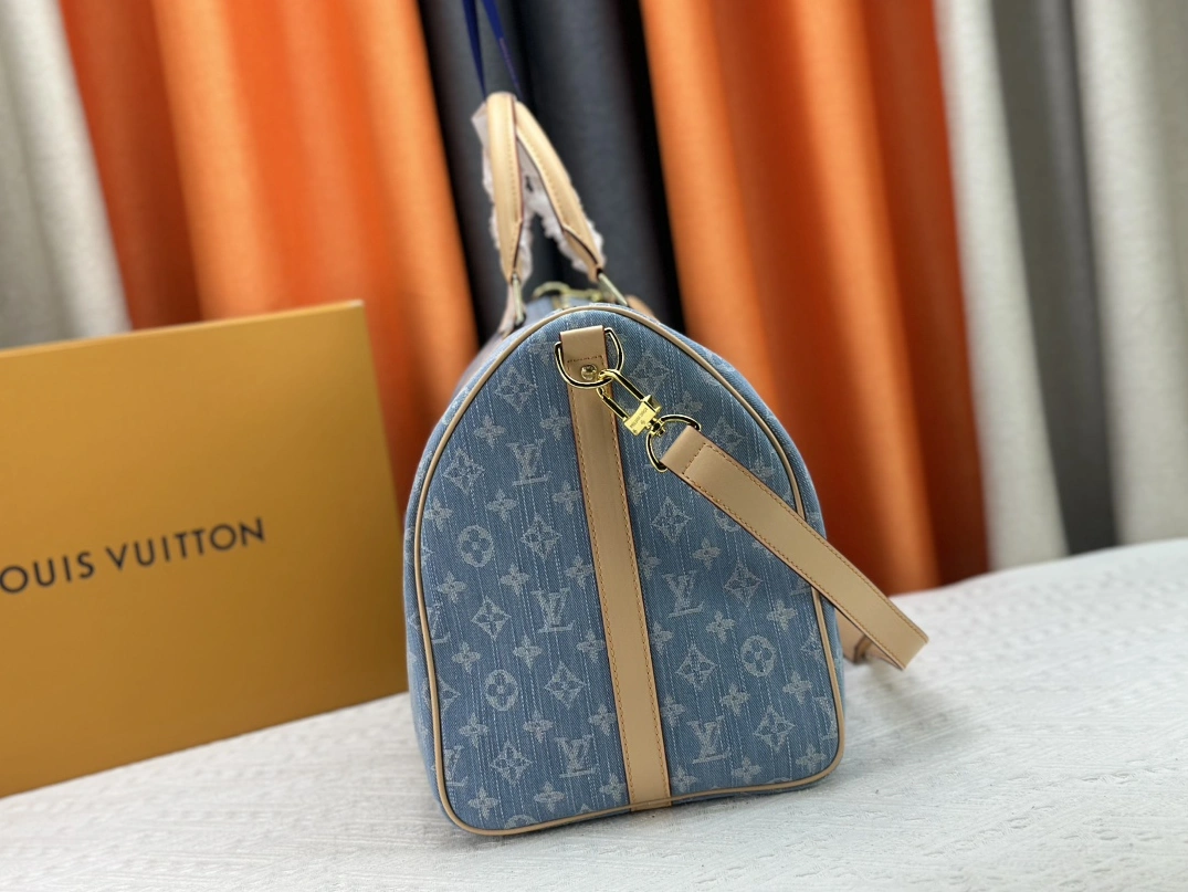 Versatile 1780 Louis Vuitton Travel Bags