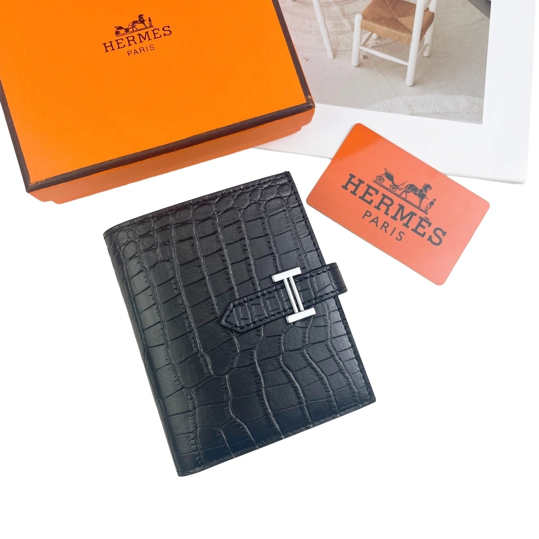 Versatile 1881 Hermes Card Case For Women