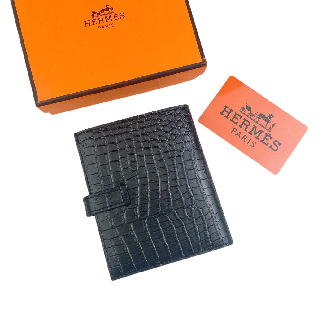Versatile 1881 Hermes Card Case For Women