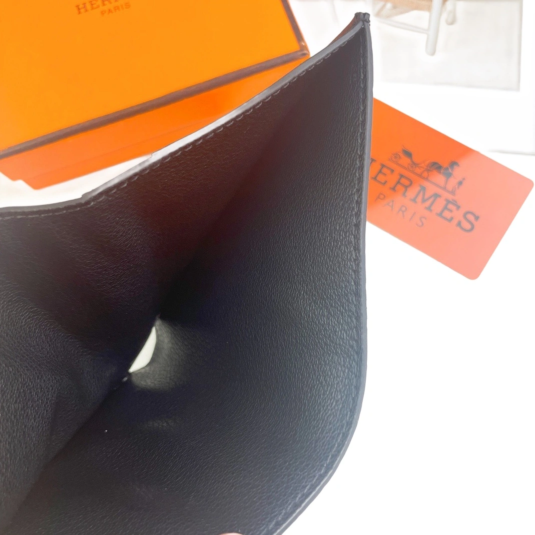 Versatile 1881 Hermes Card Case For Women