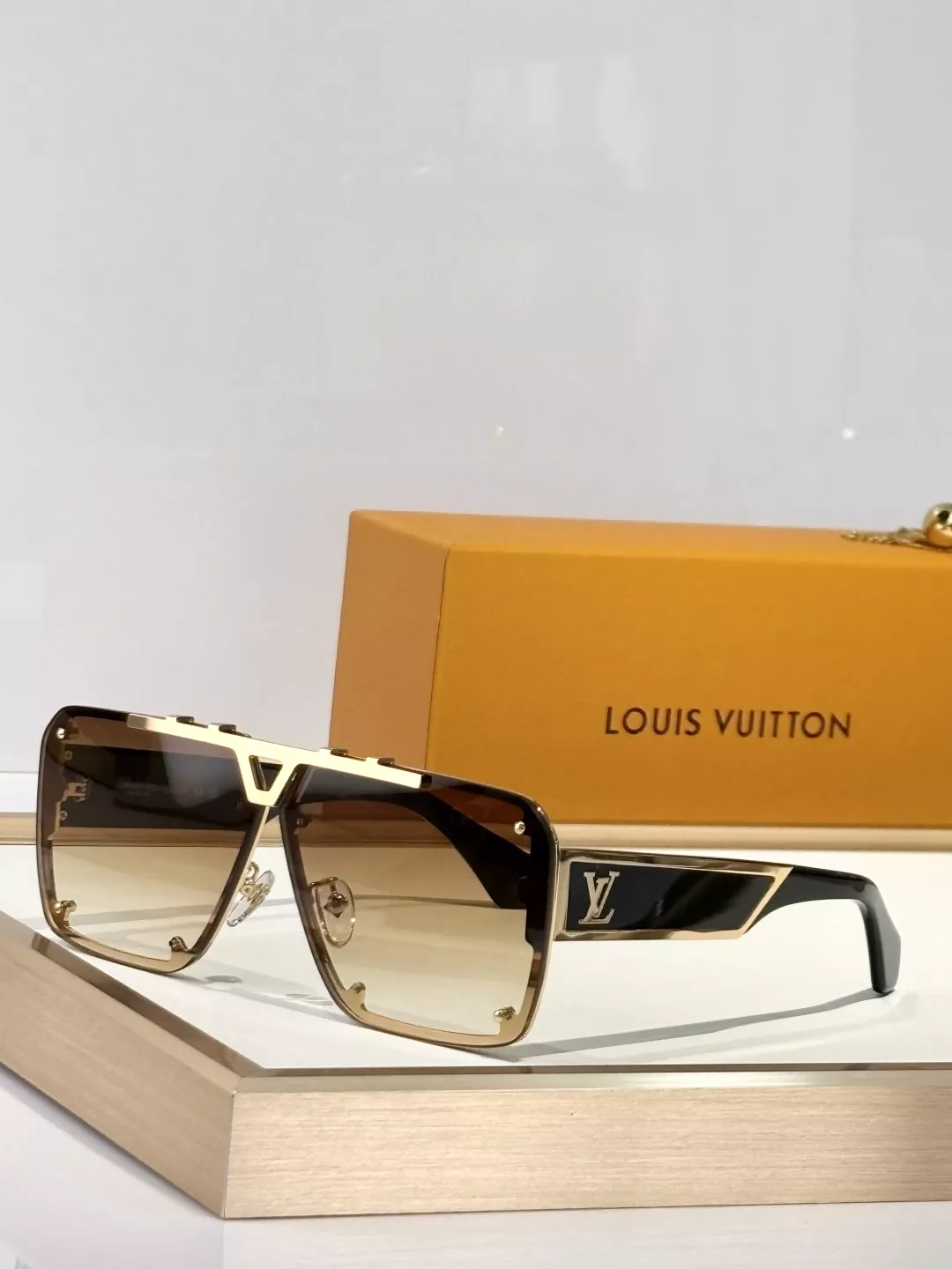 Versatile 2136 Louis Vuitton AAA Quality Sunglasses