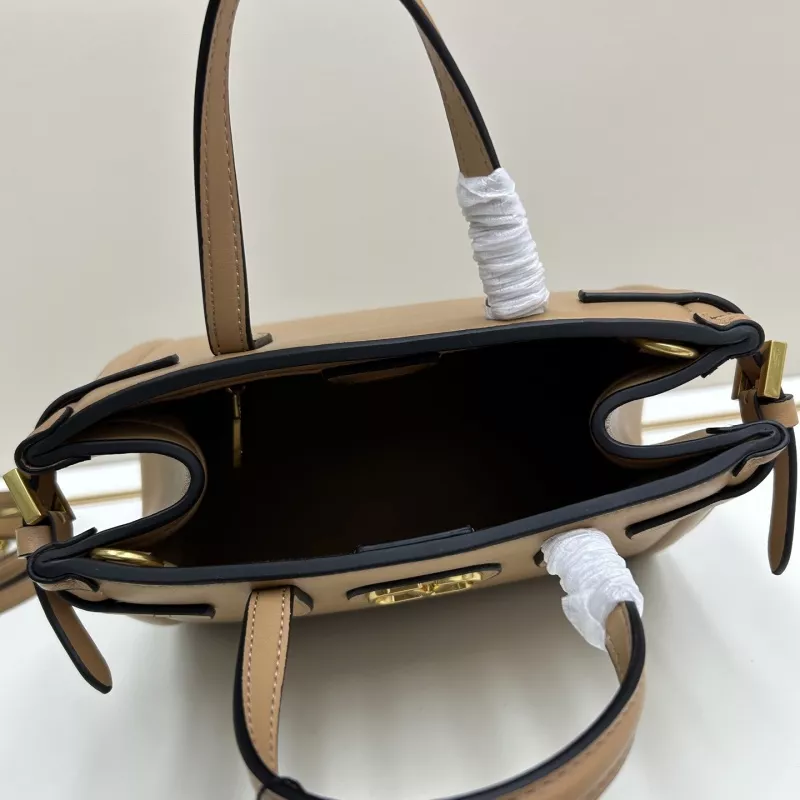 Versatile 2139 Valentino AAA Quality Handbags For Women