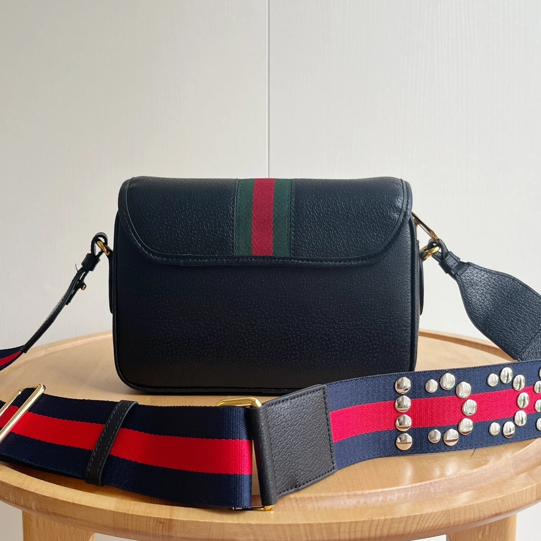 Versatile 2218 Gucci AAA Quality Messenger Bags For Women