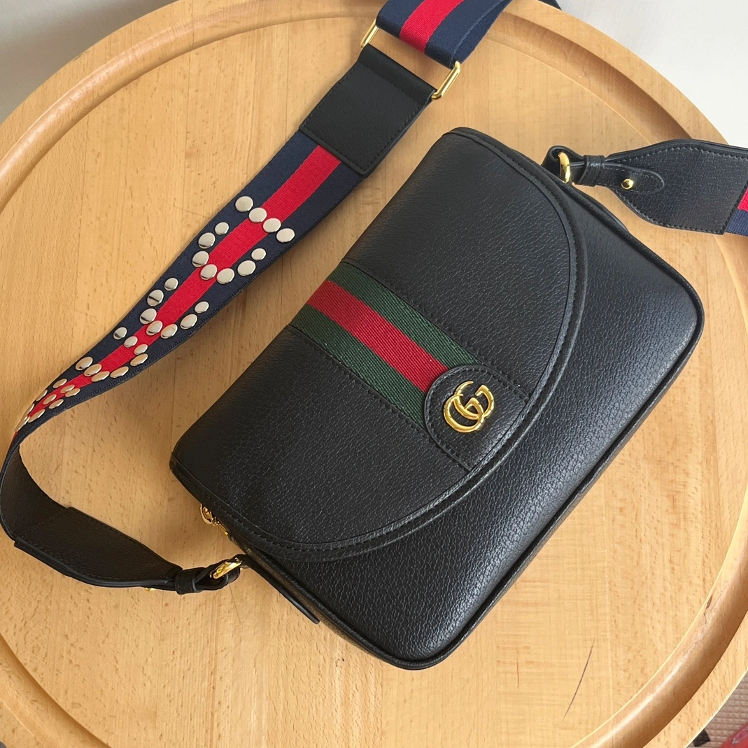 Versatile 2218 Gucci AAA Quality Messenger Bags For Women