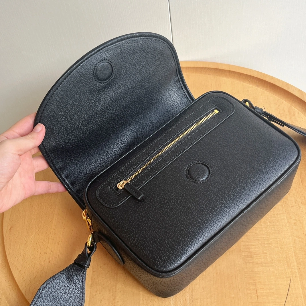 Versatile 2218 Gucci AAA Quality Messenger Bags For Women
