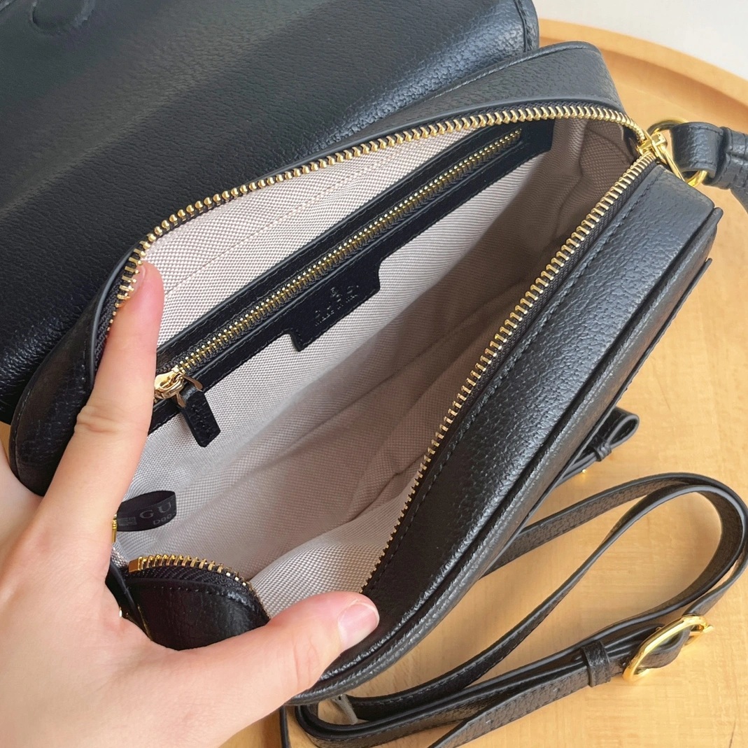 Versatile 2218 Gucci AAA Quality Messenger Bags For Women