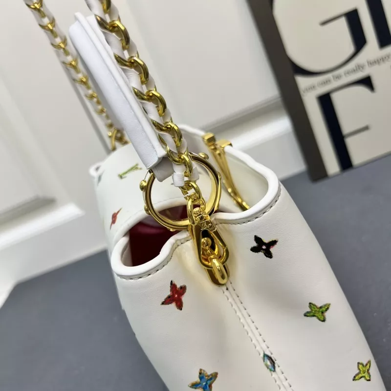 Versatile 2246 Louis Vuitton AAA Quality Handbags For Women
