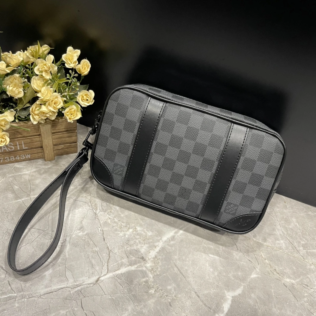 Versatile 245 Louis Vuitton AAA Man Wallets
