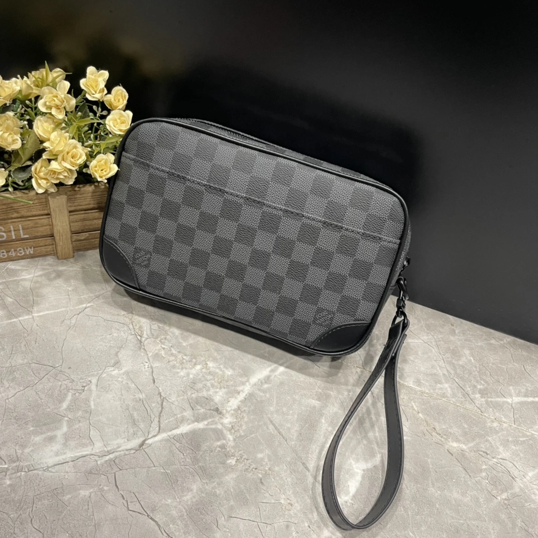 Versatile 245 Louis Vuitton AAA Man Wallets