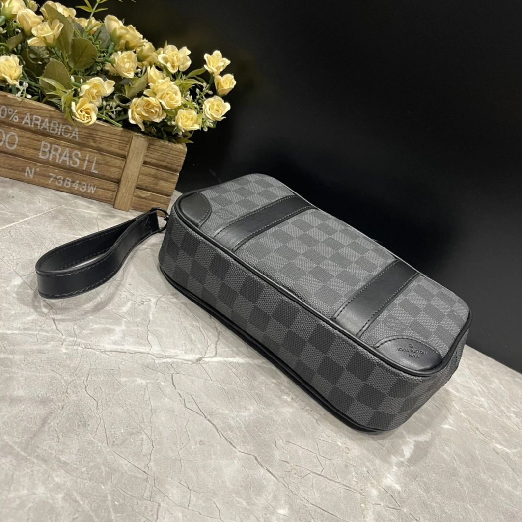 Versatile 245 Louis Vuitton AAA Man Wallets
