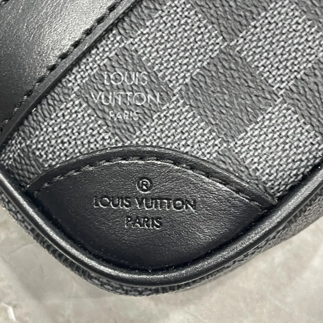 Versatile 245 Louis Vuitton AAA Man Wallets
