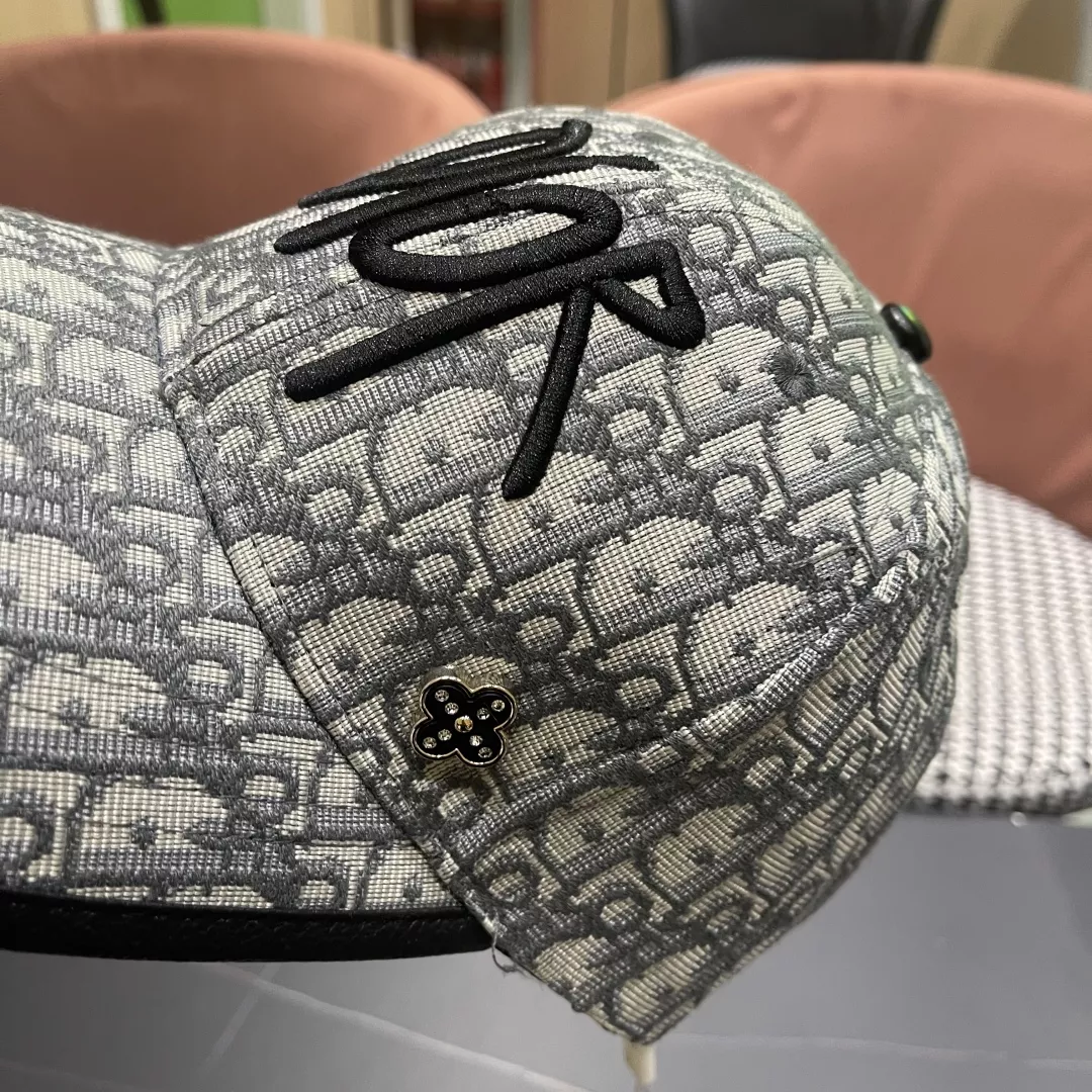 Versatile 259 Christian Dior Caps