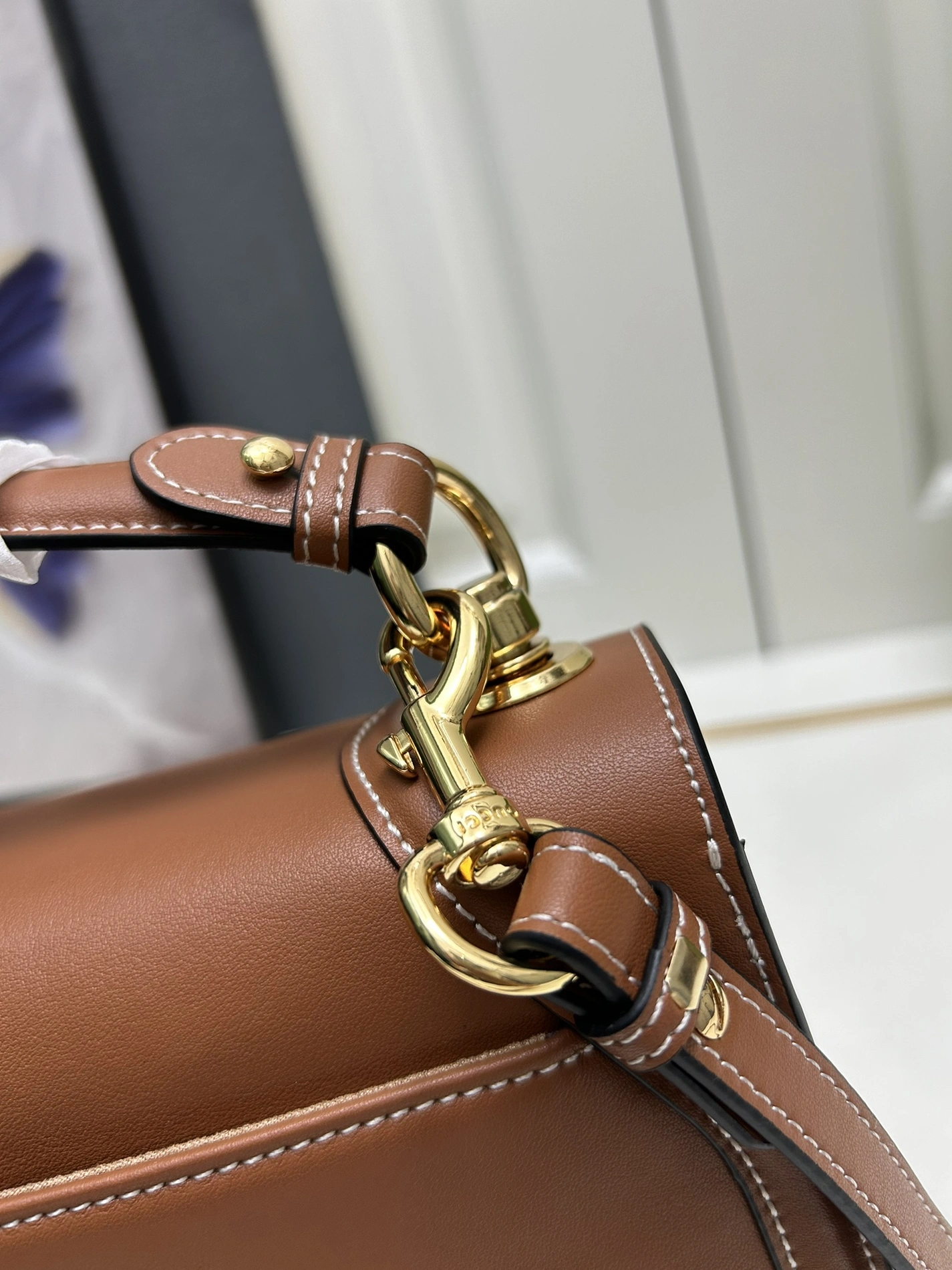 Versatile 284 Gucci AAA Quality Messenger Bags For Women