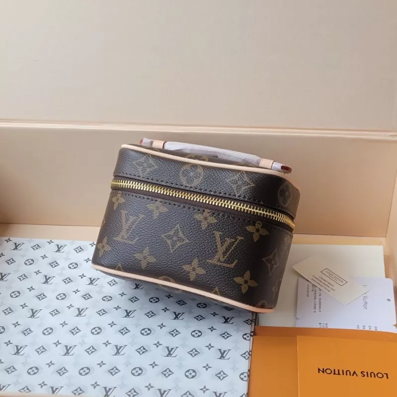 Versatile 3019 Louis Vuitton AAA Quality Handbags For Women