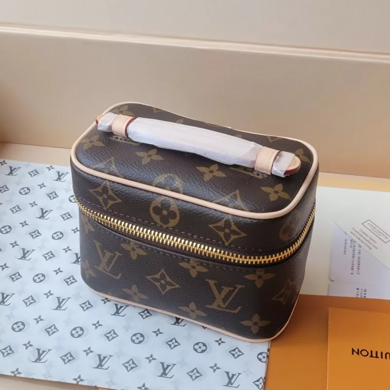 Versatile 3019 Louis Vuitton AAA Quality Handbags For Women