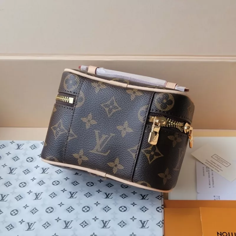 Versatile 3019 Louis Vuitton AAA Quality Handbags For Women
