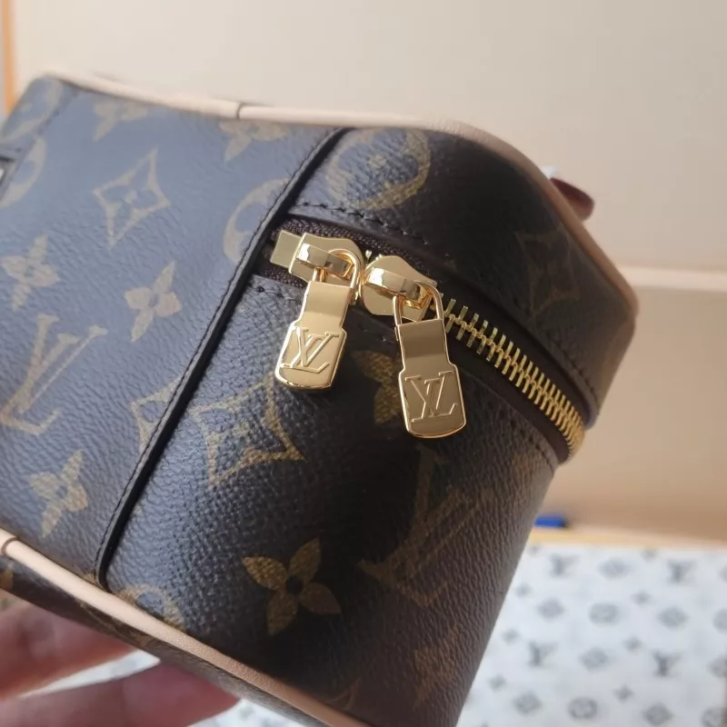 Versatile 3019 Louis Vuitton AAA Quality Handbags For Women