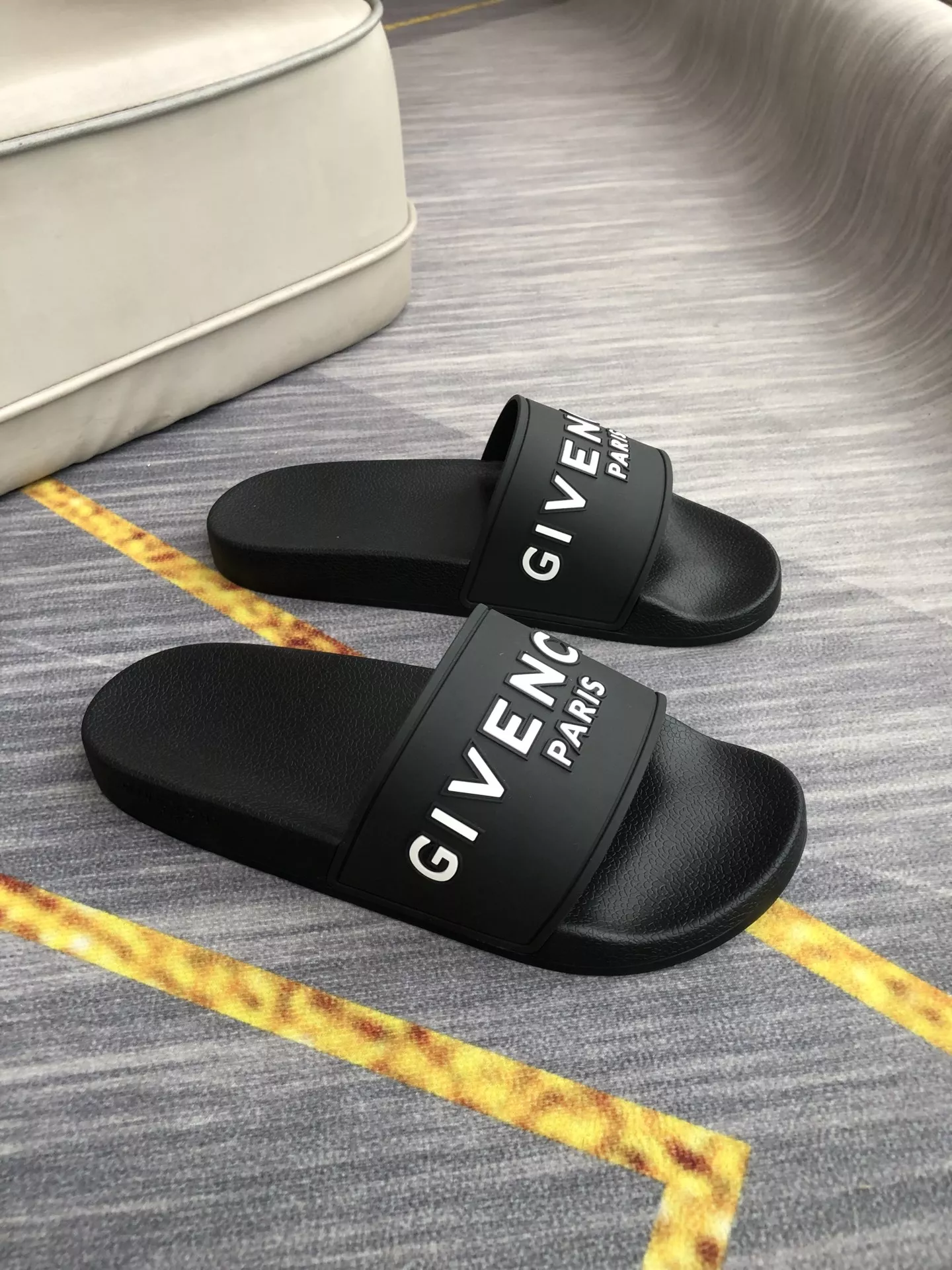 Versatile 3070 Givenchy Slippers For Women