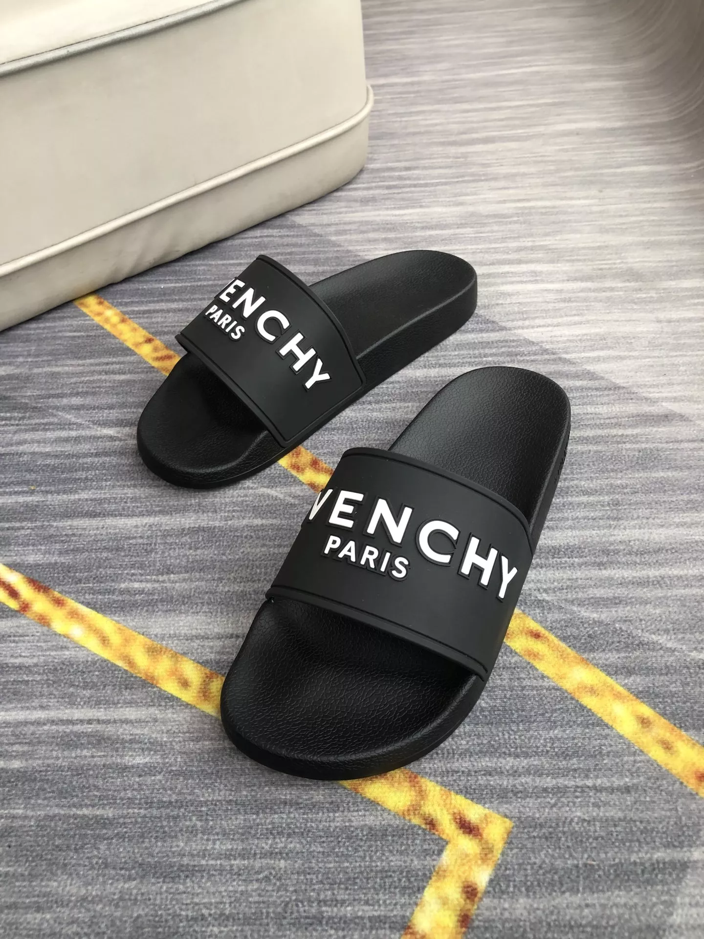 Versatile 3070 Givenchy Slippers For Women