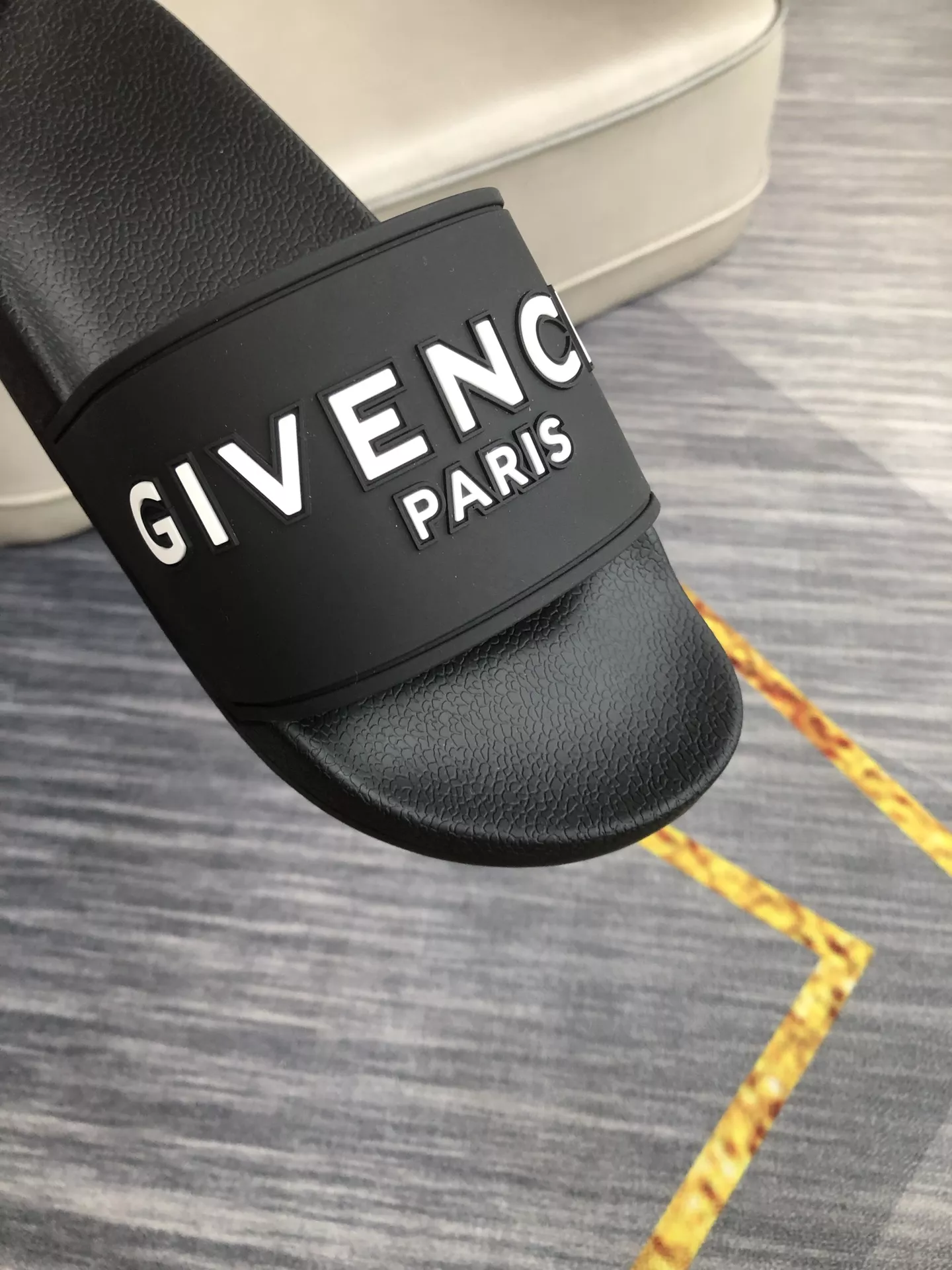 Versatile 3070 Givenchy Slippers For Women