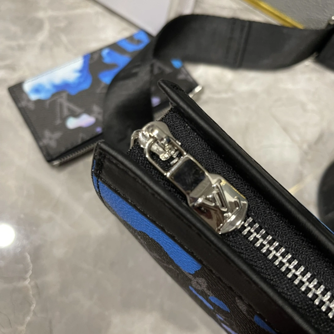 Versatile 3141 Louis Vuitton AAA Man Messenger Bags