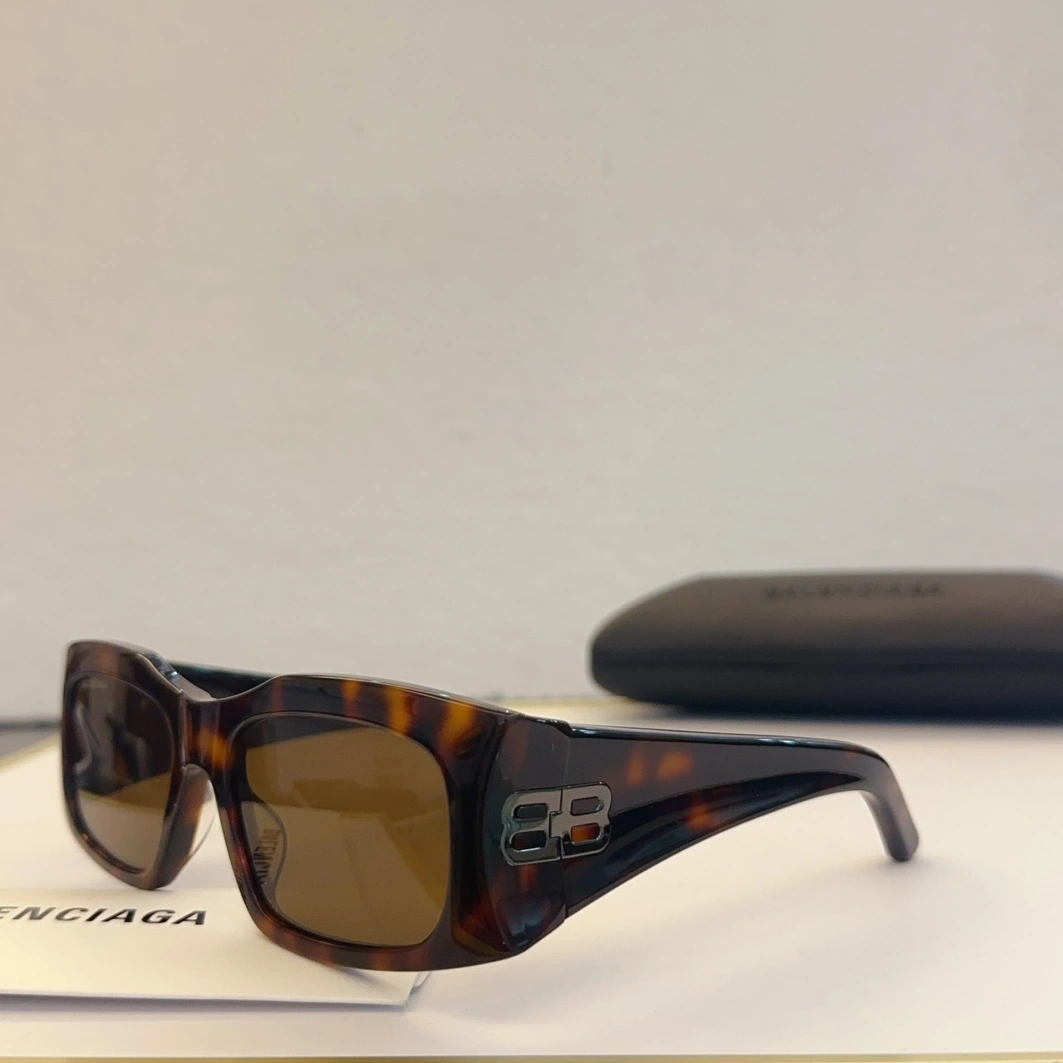 Versatile 321 Balenciaga AAA Quality Sunglasses