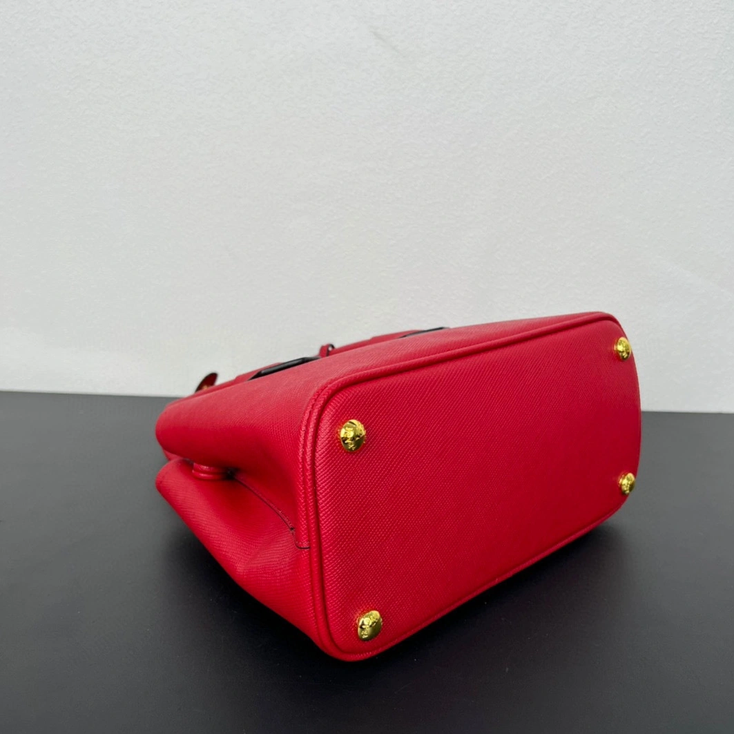 Versatile 3388 Prada AAA Quality Handbags For Women