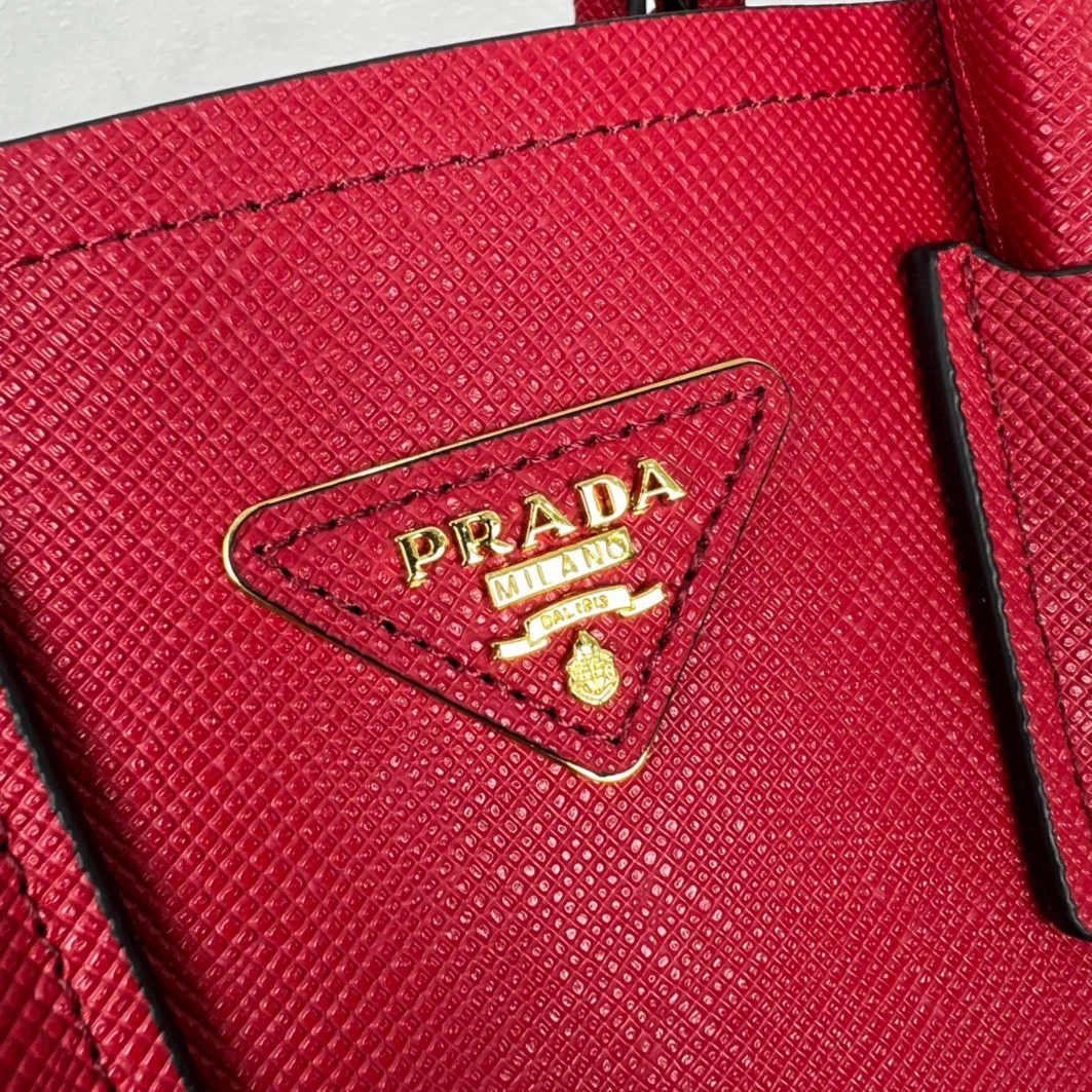 Versatile 3388 Prada AAA Quality Handbags For Women