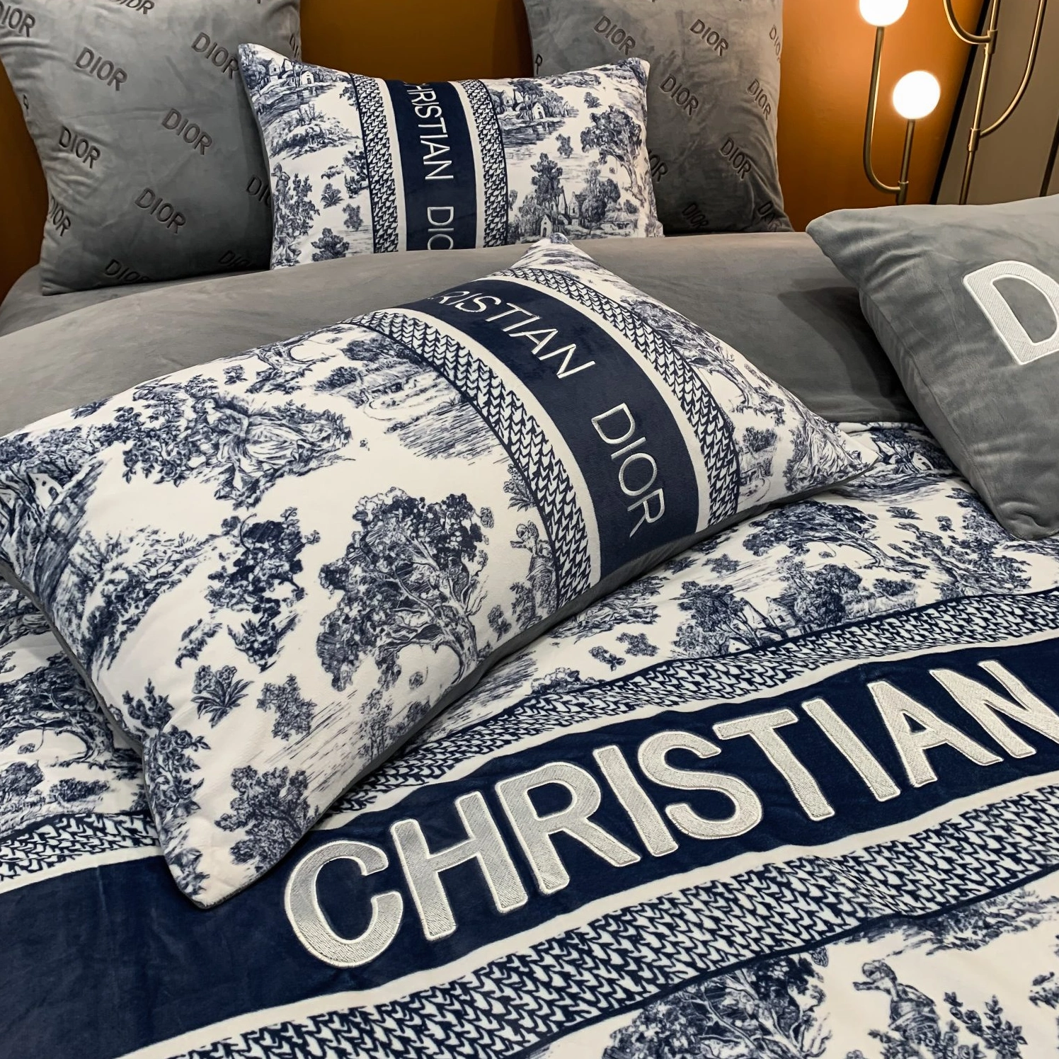 Versatile 3439 Christian Dior Bedding