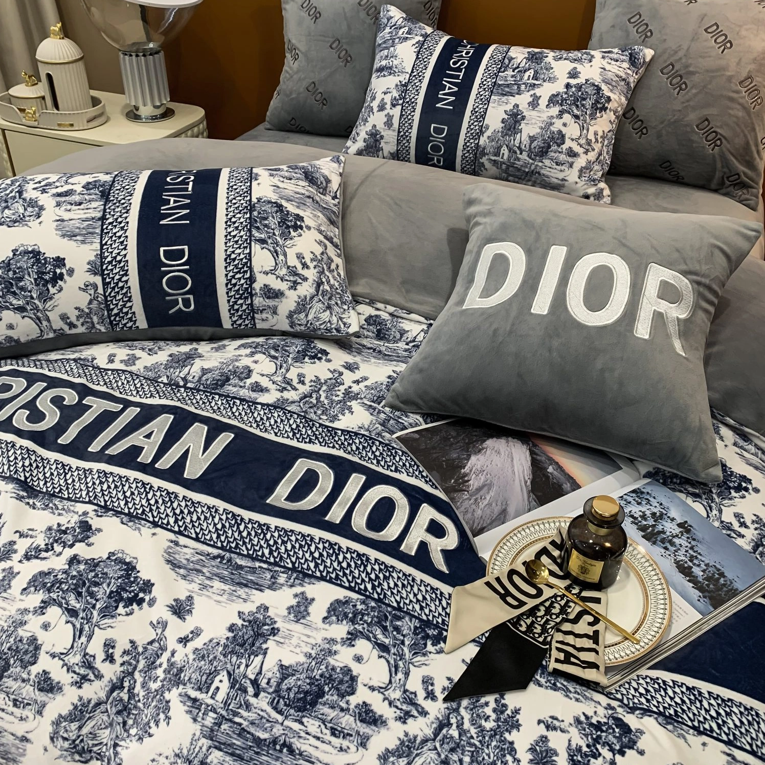 Versatile 3439 Christian Dior Bedding
