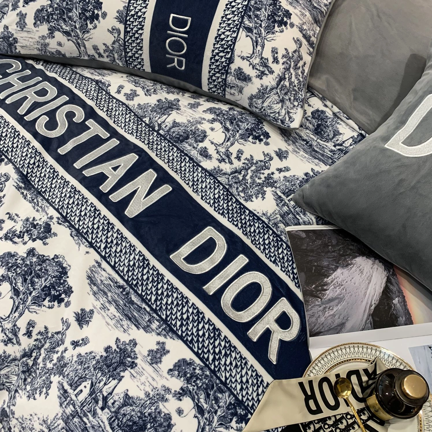 Versatile 3439 Christian Dior Bedding
