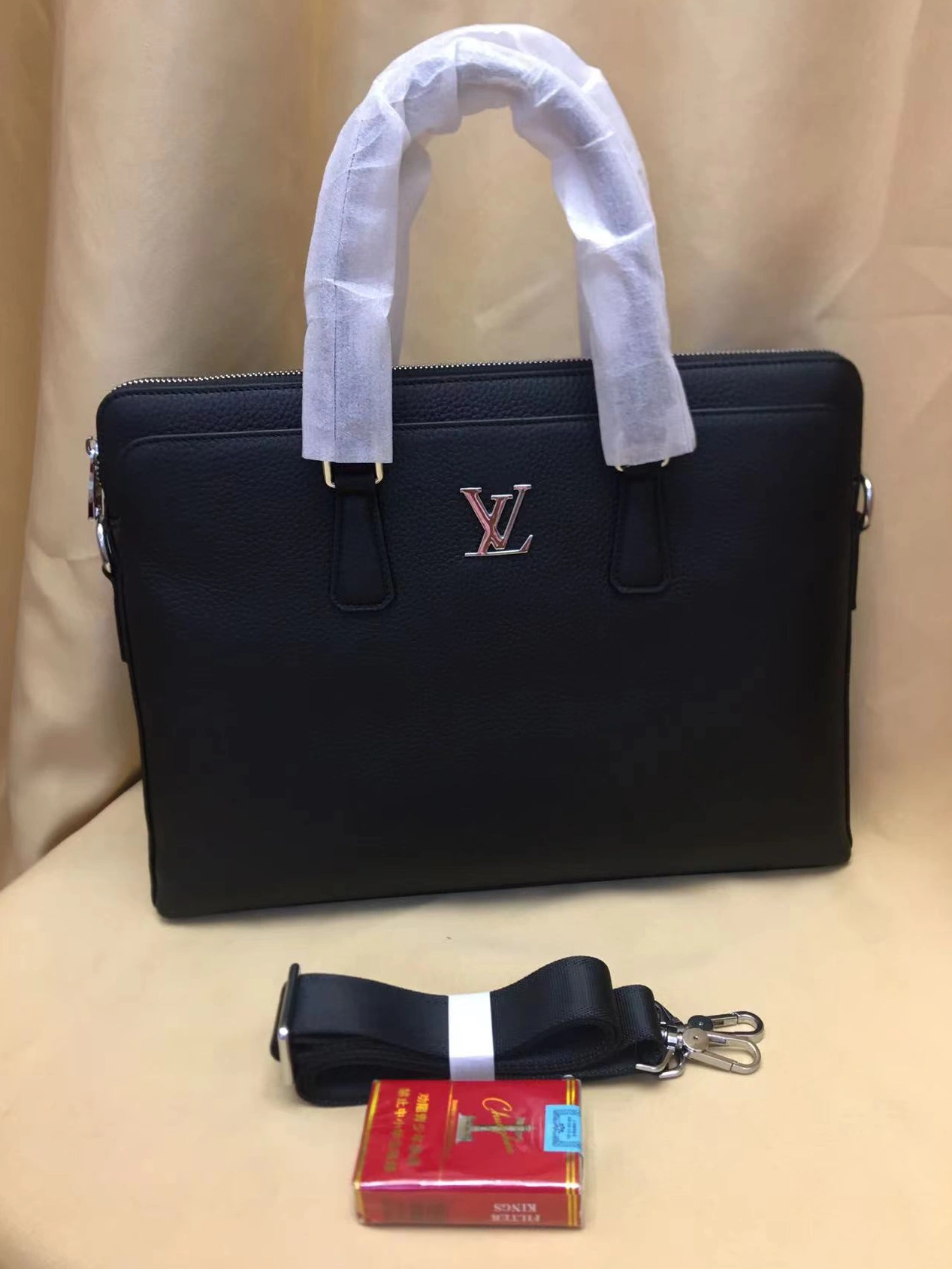 Versatile 3728 Louis Vuitton AAA Man Handbags