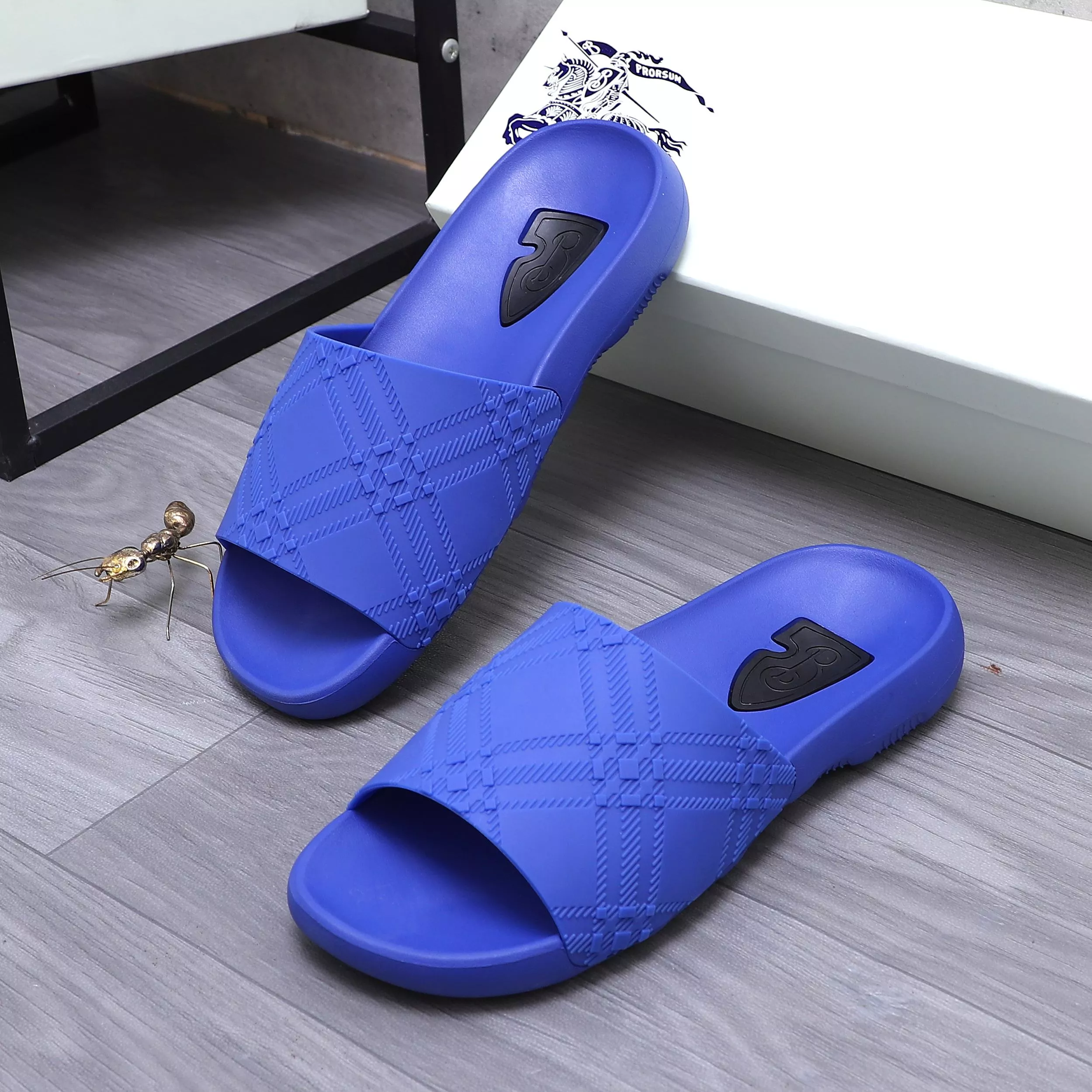 Versatile 3852 Burberry Slippers For Men