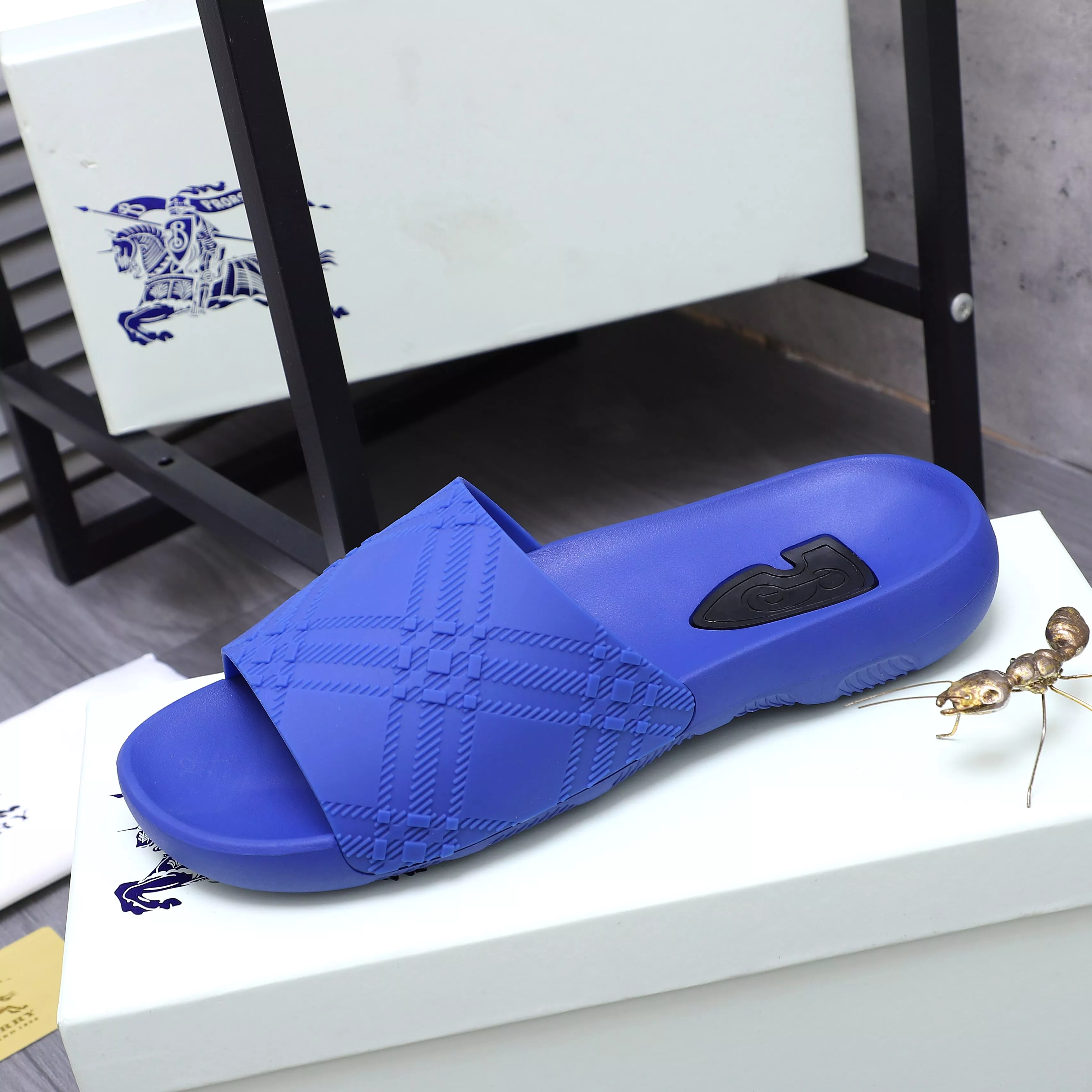 Versatile 3852 Burberry Slippers For Men
