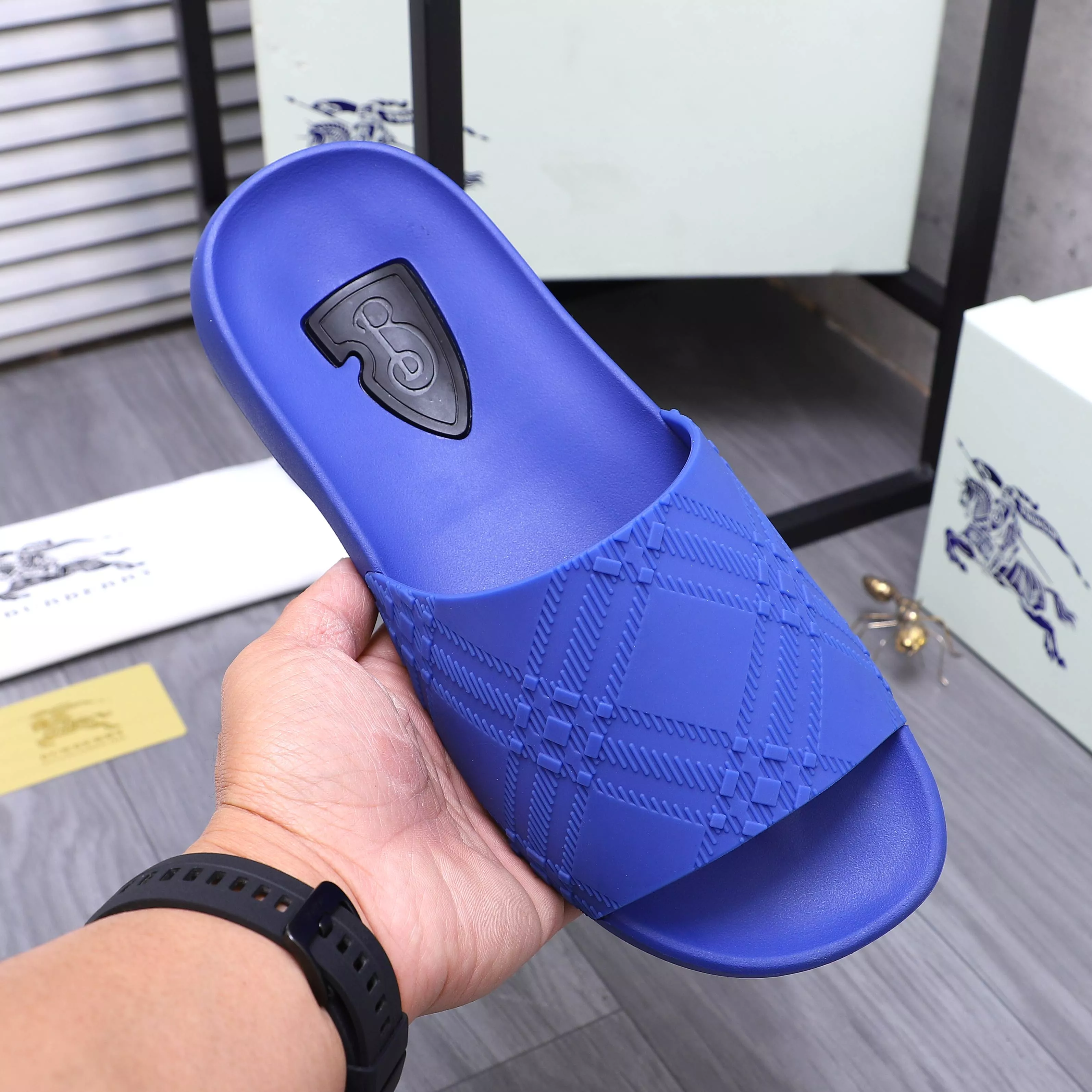 Versatile 3852 Burberry Slippers For Men