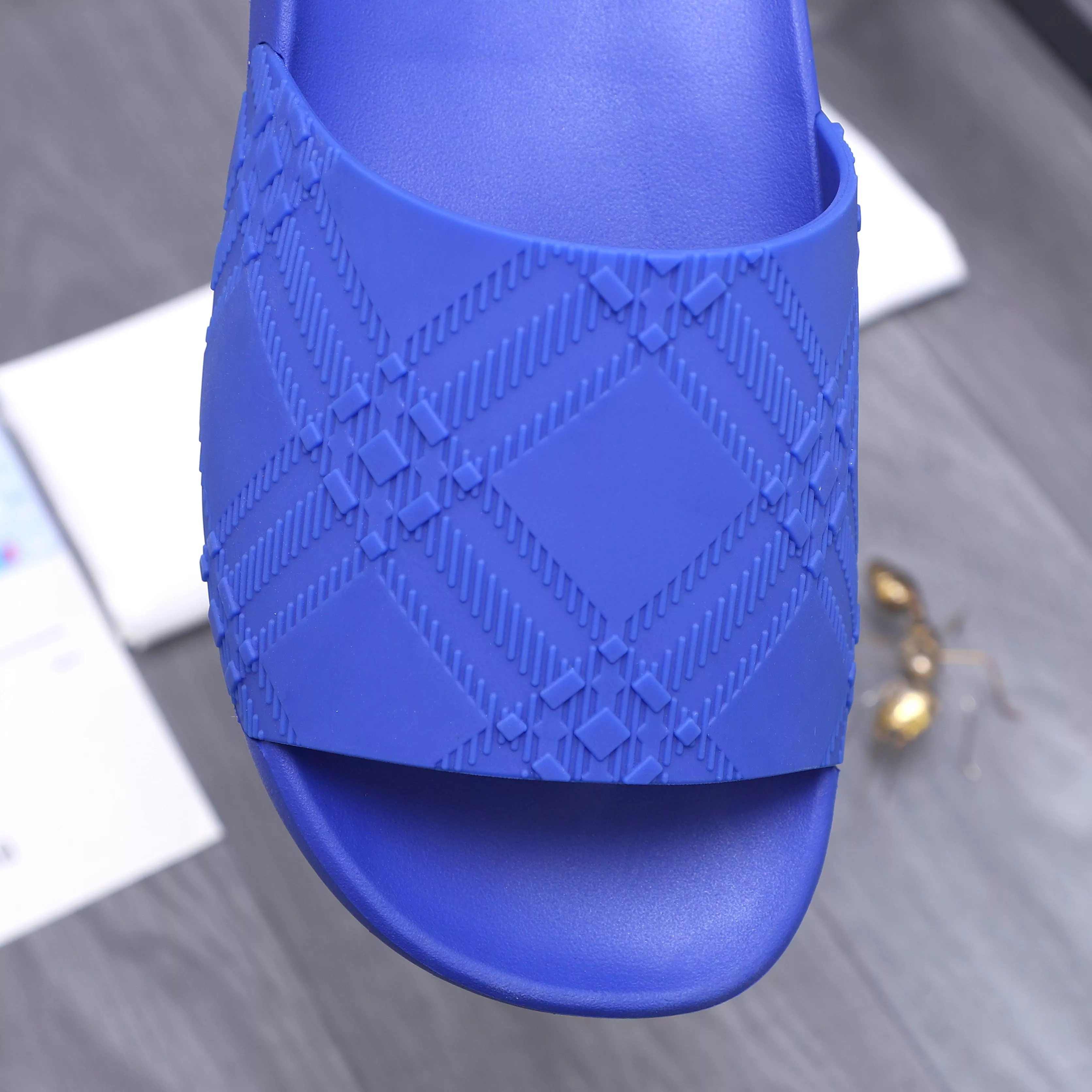 Versatile 3852 Burberry Slippers For Men