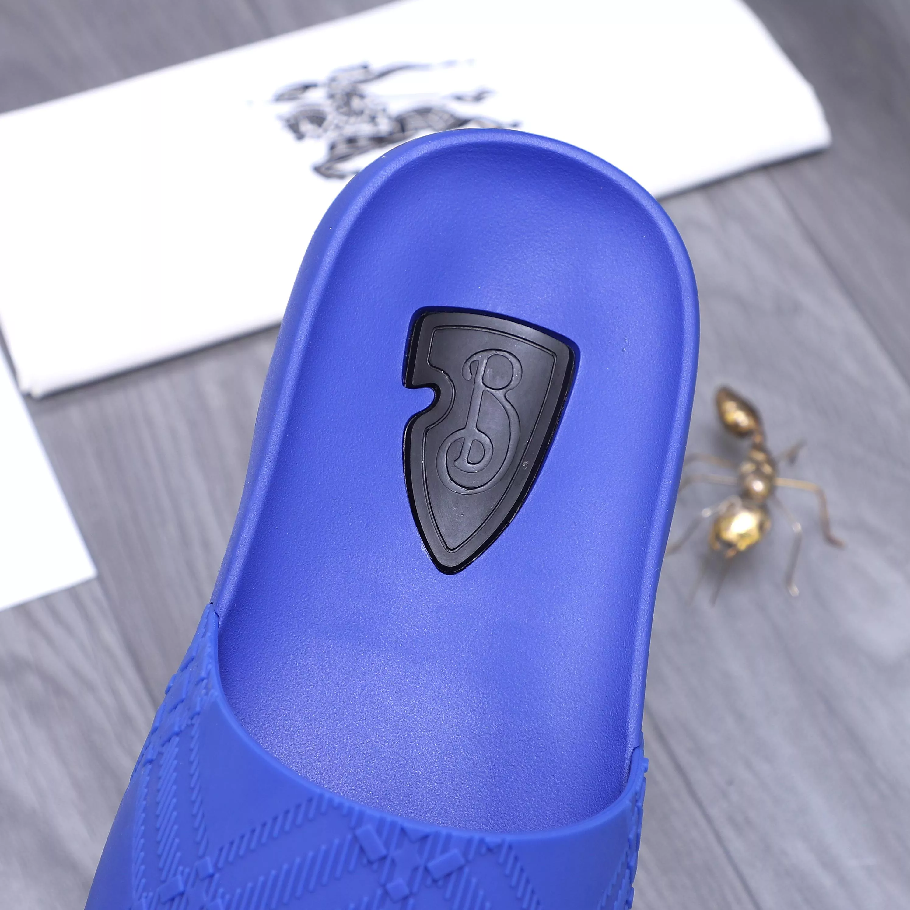 Versatile 3852 Burberry Slippers For Men