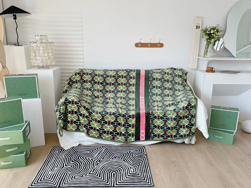 Versatile 393 Gucci Blankets