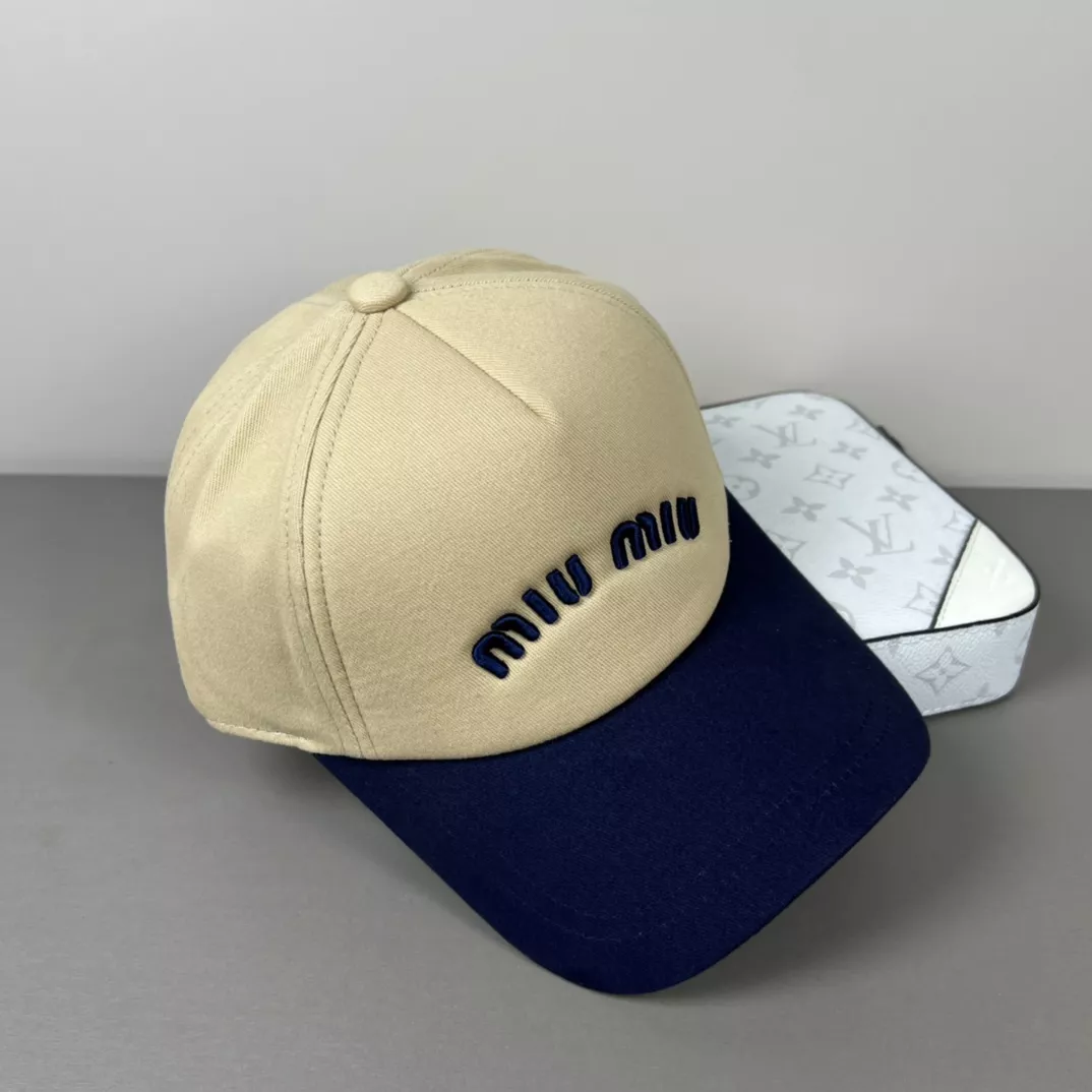 Versatile 4026 MIU MIU Caps