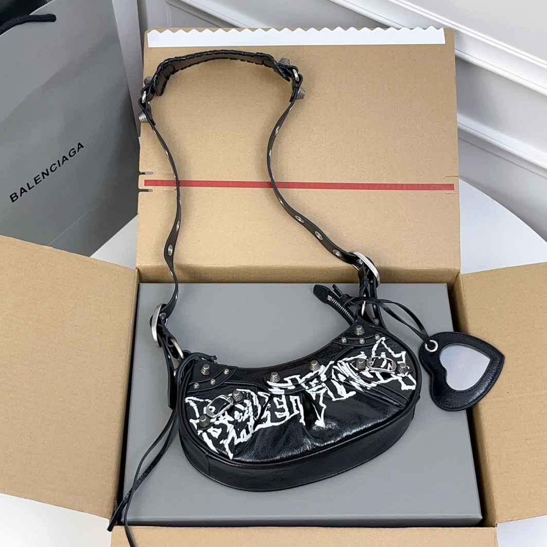 Versatile 413 Balenciaga AAA Quality Messenger Bags For Women