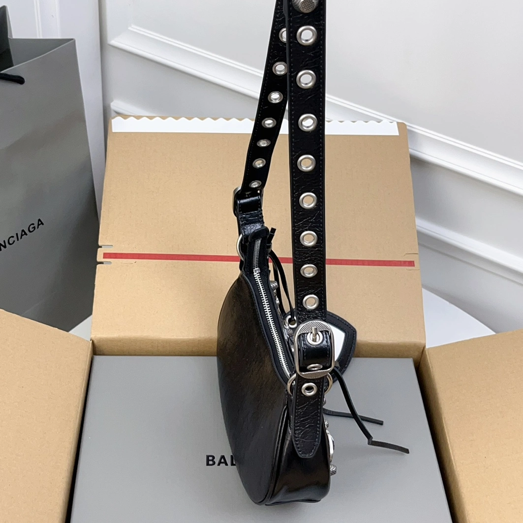 Versatile 413 Balenciaga AAA Quality Messenger Bags For Women