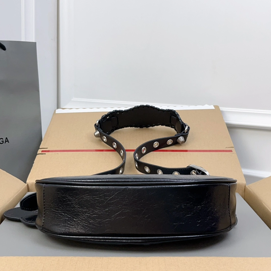 Versatile 413 Balenciaga AAA Quality Messenger Bags For Women