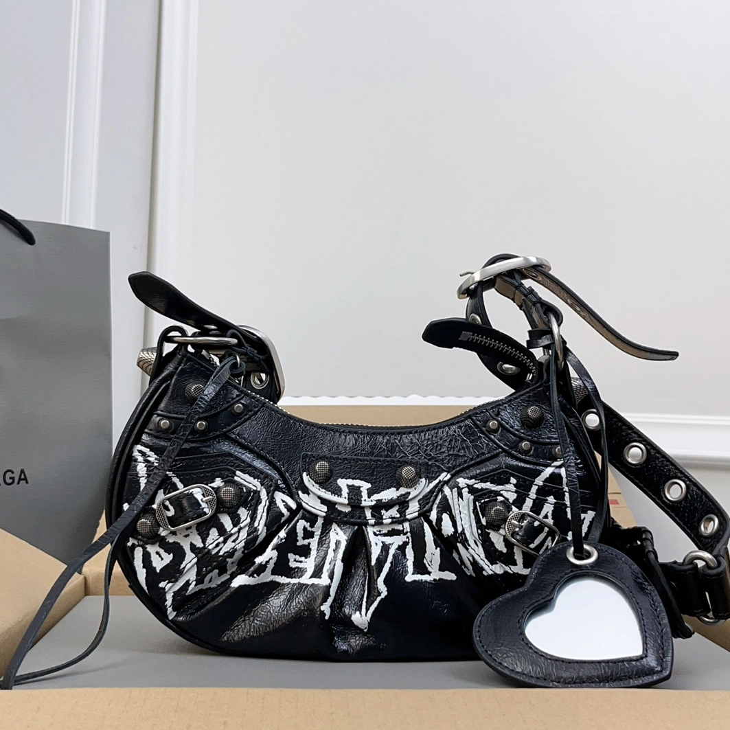 Versatile 413 Balenciaga AAA Quality Messenger Bags For Women