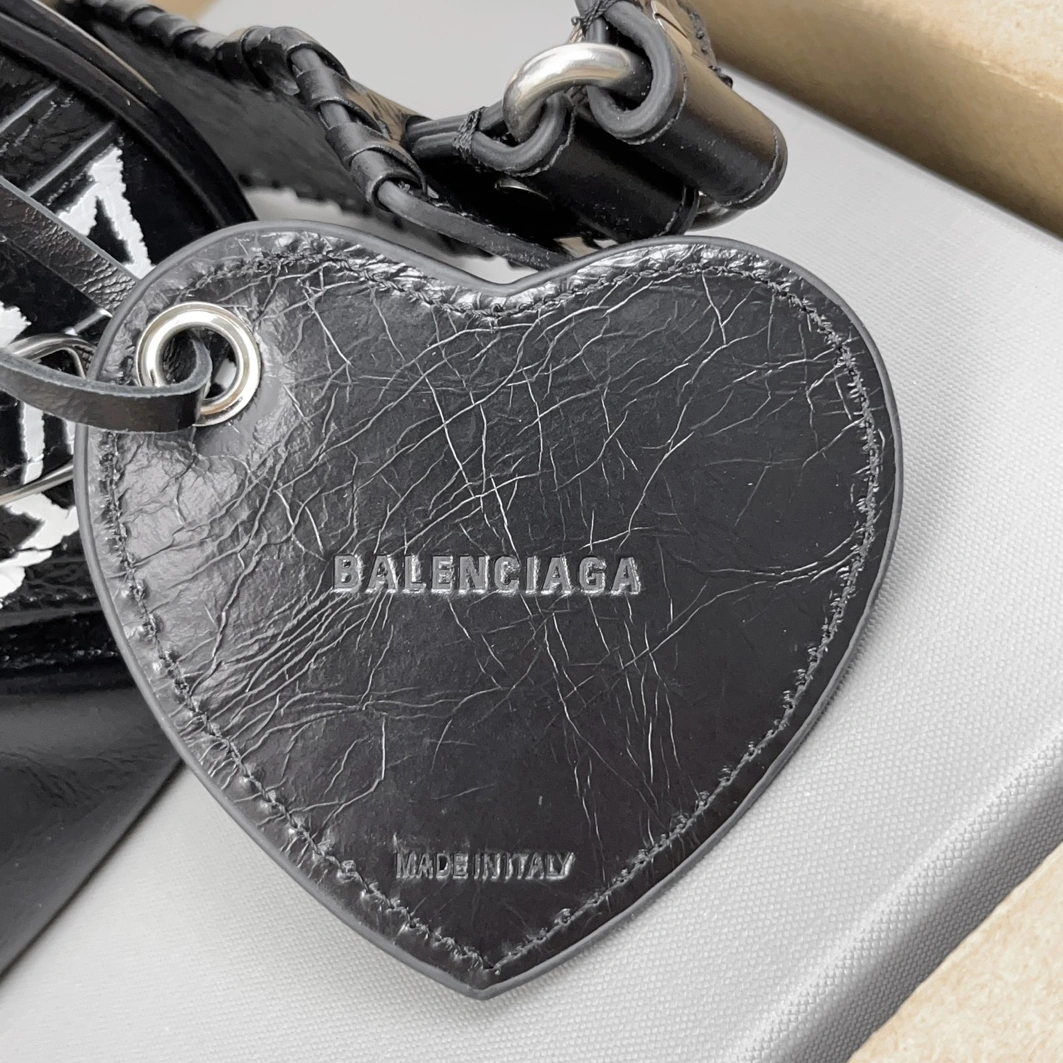 Versatile 413 Balenciaga AAA Quality Messenger Bags For Women