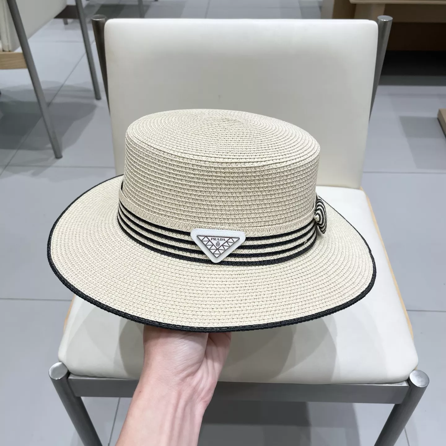 Versatile 4131 Prada Caps